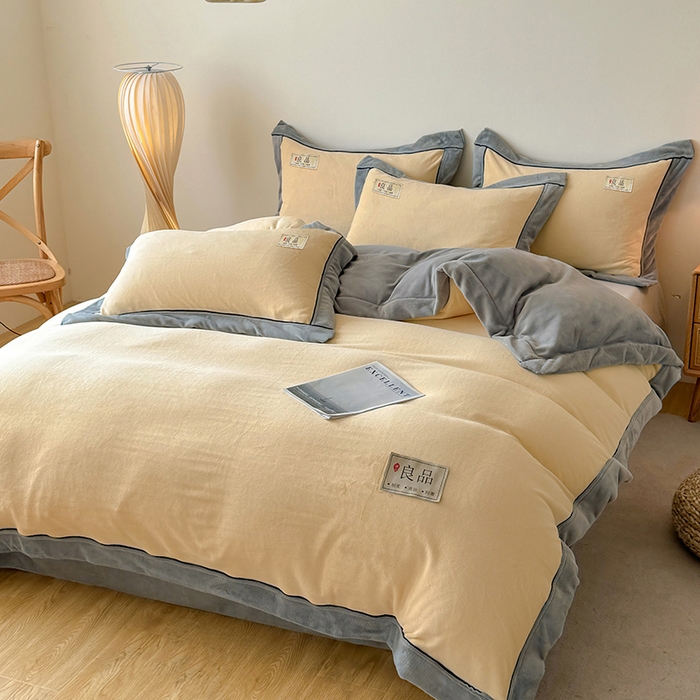 91家纺网 家纺一手货源 找家纺 全季家居 2024新款A类良品纯色双拼牛奶绒高克重加厚保暖四件套 米黄+浅灰