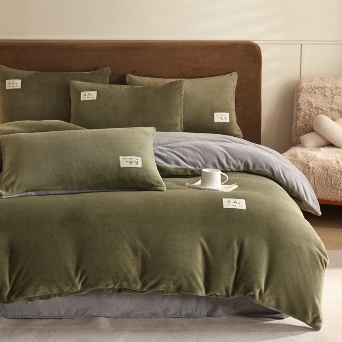 91家纺网 家纺一手货源 找家纺 澳梵家居 2024新款牛奶绒素色双拼四件套--【暖茶系列】 暖茶-橄榄绿