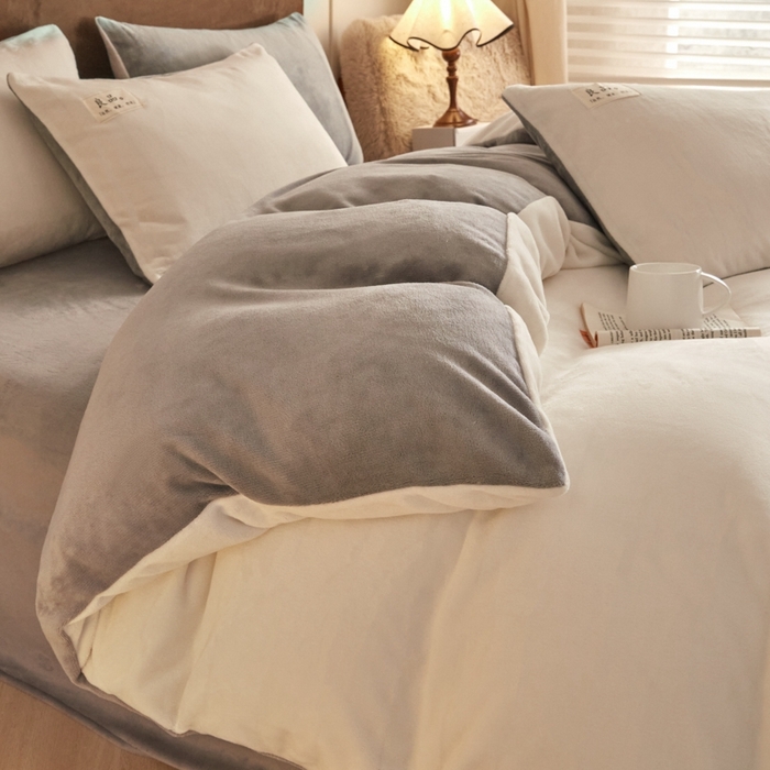 91家纺网 家纺一手货源 找家纺 澳梵家居 2024新款牛奶绒素色双拼四件套--【暖茶系列】 暖茶-奶白灰