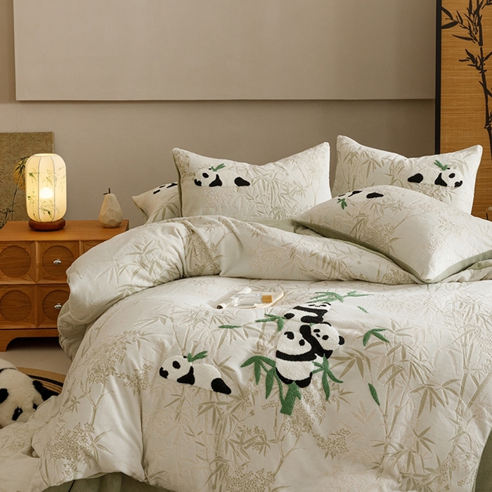 91家纺网 家纺一手货源 找家纺 蜜柚 2024新款230克全消光色烂牛奶绒毛巾绣四件套 熊猫墩墩-绿