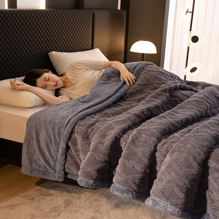 91家纺网 家纺一手货源 找家纺 （总）澳梵家居 2024新款三层夹棉加厚塔肤绒毛毯