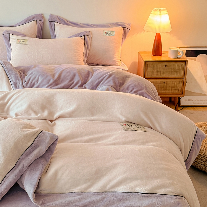 91家纺网 家纺一手货源 找家纺 全季家居 2024新款A类良品纯色双拼牛奶绒高克重加厚保暖四件套 米白+风铃