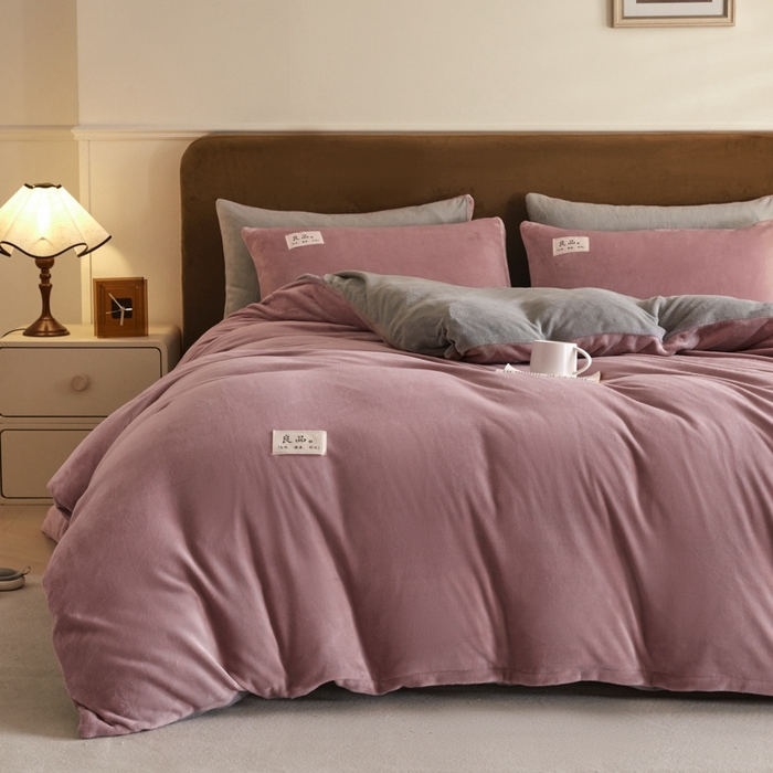 91家纺网 家纺一手货源 找家纺 澳梵家居 2024新款牛奶绒素色双拼四件套--【暖茶系列】 暖茶-芋泥紫