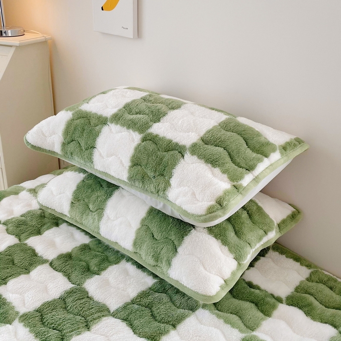 91家纺网 家纺一手货源 找家纺 2024秋冬北极绒加厚夹棉床笠三件套印花泰迪绒床垫保护套罩-格子条纹系（2023爆款老图）棋盘格-豆绿