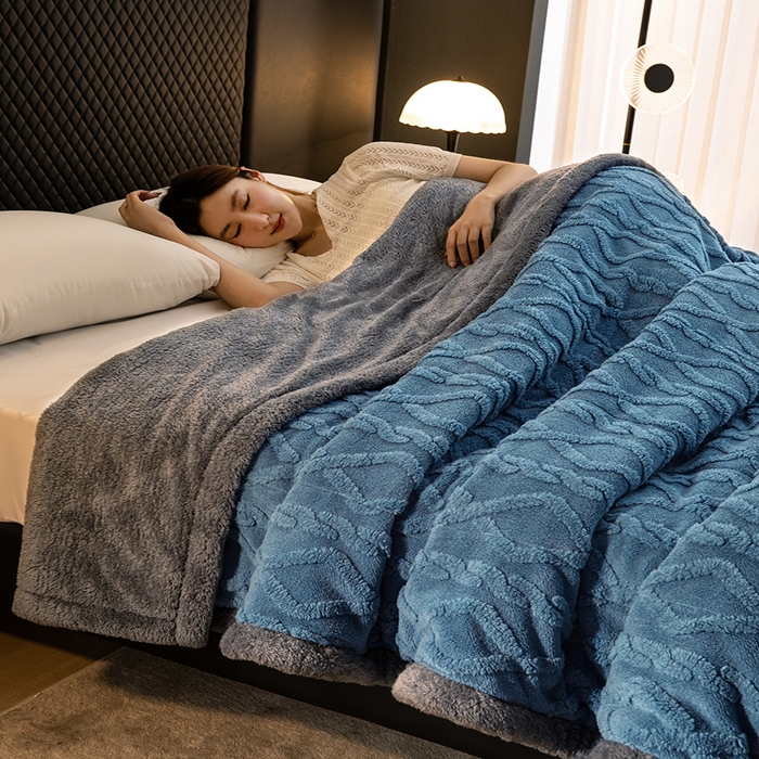 91家纺网 家纺一手货源 找家纺 （总）澳梵家居 2024新款三层夹棉加厚塔肤绒毛毯