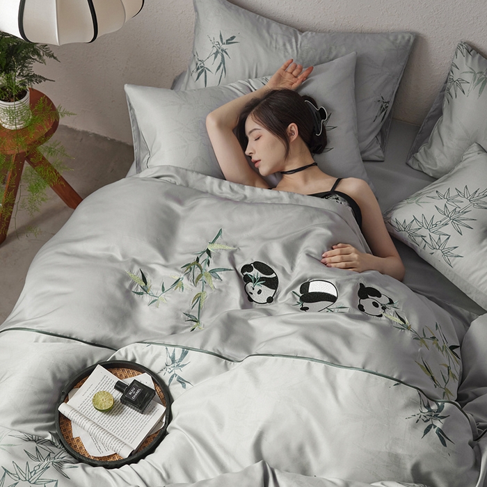 91家纺网 家纺一手货源 找家纺 （总）2025新款亲肤磨毛刺绣四件套-抱竹熊猫