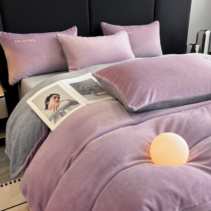 91家纺网 家纺一手货源 找家纺 澳梵家居 2024新款牛奶绒刺绣四件套--【山岚系列】 芋泥紫拼灰