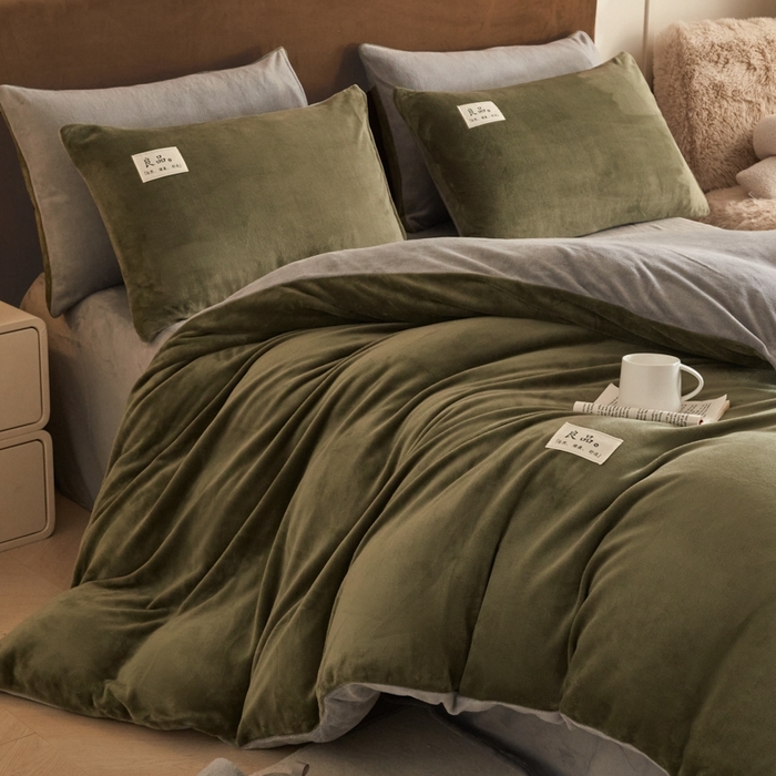 91家纺网 家纺一手货源 找家纺 澳梵家居 2024新款牛奶绒素色双拼四件套--【暖茶系列】 暖茶-橄榄绿