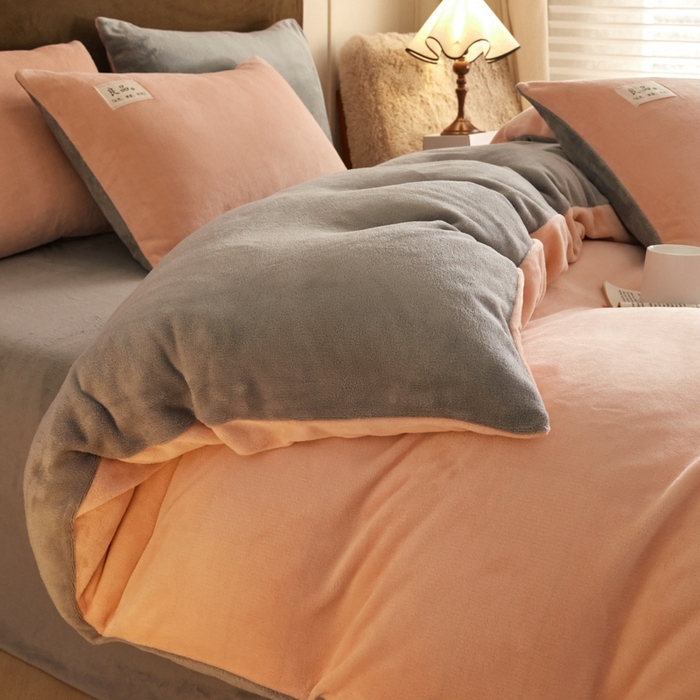 91家纺网 家纺一手货源 找家纺 澳梵家居 2024新款牛奶绒素色双拼四件套--【暖茶系列】 暖茶-粉玉