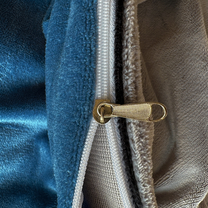 91家纺网 家纺一手货源 找家纺 全季家居 2024新款A类良品纯色双拼牛奶绒高克重加厚保暖被套单件 风暴蓝+浅灰