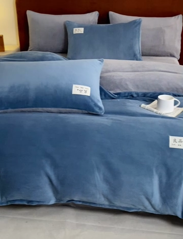 91家纺网 家纺一手货源 找家纺 澳梵家居 2024新款牛奶绒素色双拼四件套--【暖茶系列】 暖茶-莱茵蓝