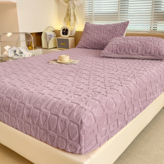 91家纺网 家纺一手货源 找家纺 希廷顿 2024新款柔暖立体剪花塔芙绒床笠 爱心-香芋紫