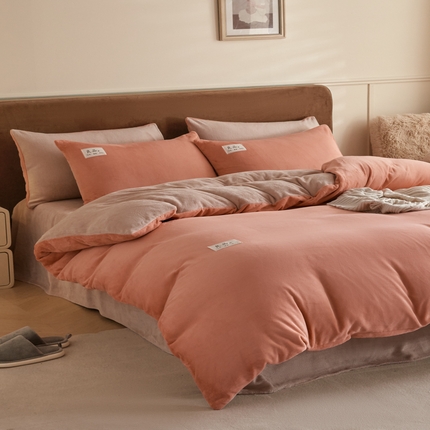 91家纺网 家纺一手货源 找家纺 澳梵家居 2024新款牛奶绒素色双拼四件套--【暖茶系列】 暖茶-热橙C