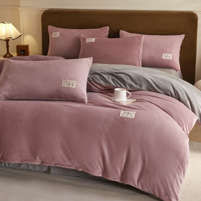 91家纺网 家纺一手货源 找家纺 澳梵家居 2024新款牛奶绒素色双拼四件套--【暖茶系列】 暖茶-芋泥紫