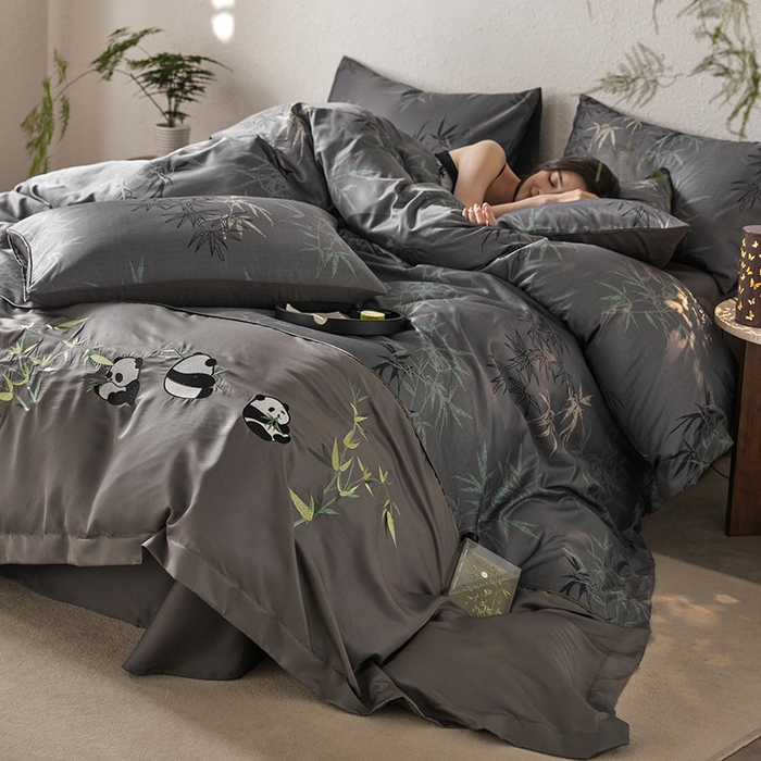 91家纺网 家纺一手货源 找家纺 2025新款亲肤磨毛刺绣四件套-抱竹熊猫 抱竹熊猫-深灰