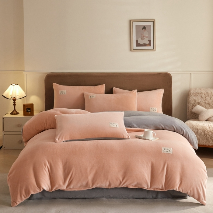 91家纺网 家纺一手货源 找家纺 澳梵家居 2024新款牛奶绒素色双拼四件套--【暖茶系列】 暖茶-粉玉