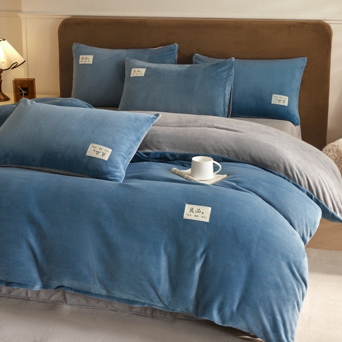 91家纺网 家纺一手货源 找家纺 澳梵家居 2024新款牛奶绒素色双拼四件套--【暖茶系列】 暖茶-莱茵蓝