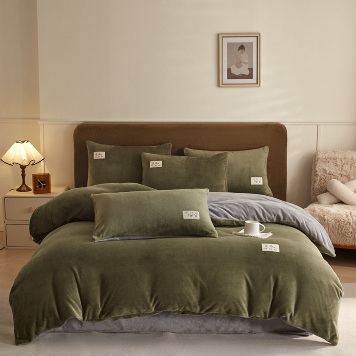 91家纺网 家纺一手货源 找家纺 澳梵家居 2024新款牛奶绒素色双拼四件套--【暖茶系列】 暖茶-橄榄绿
