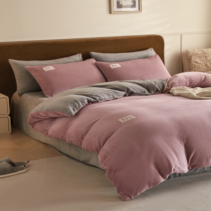 91家纺网 家纺一手货源 找家纺 澳梵家居 2024新款牛奶绒素色双拼四件套--【暖茶系列】 暖茶-芋泥紫