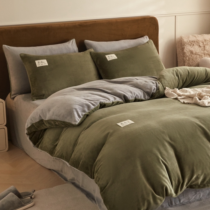 91家纺网 家纺一手货源 找家纺 澳梵家居 2024新款牛奶绒素色双拼四件套--【暖茶系列】 暖茶-橄榄绿