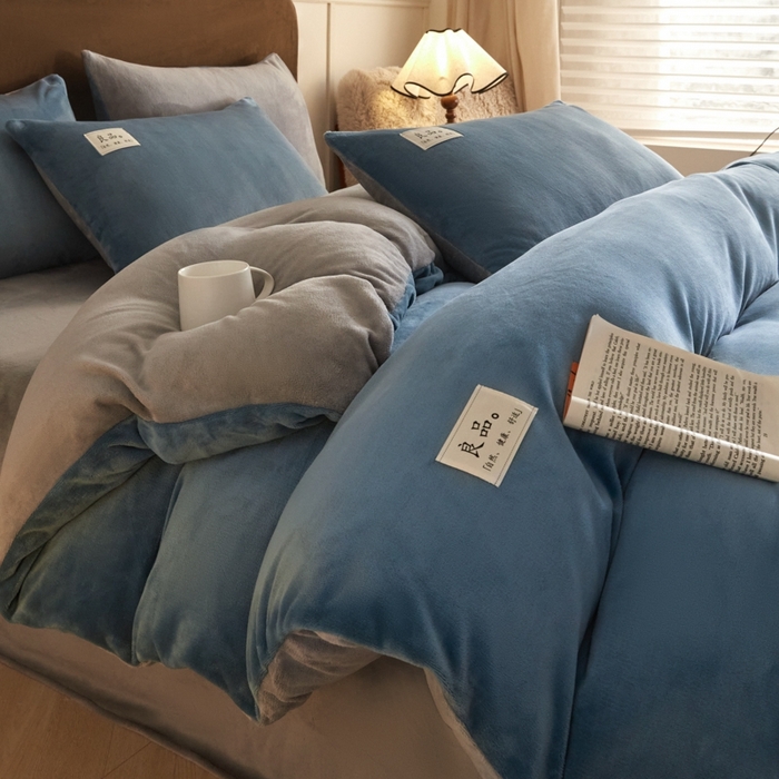 91家纺网 家纺一手货源 找家纺 澳梵家居 2024新款牛奶绒素色双拼四件套--【暖茶系列】 暖茶-莱茵蓝