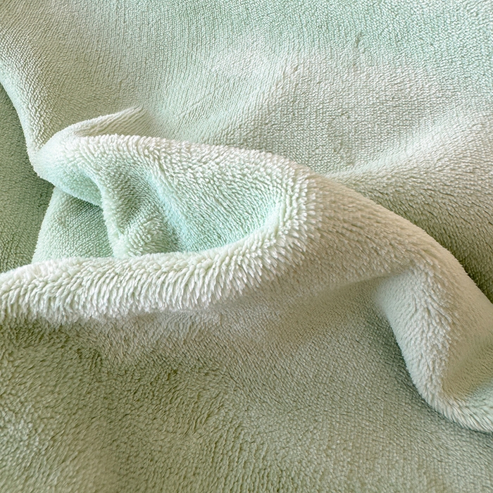 91家纺网 家纺一手货源 找家纺 全季家居 2024新款A类良品纯色双拼牛奶绒高克重加厚保暖被套单件 果绿+米黄