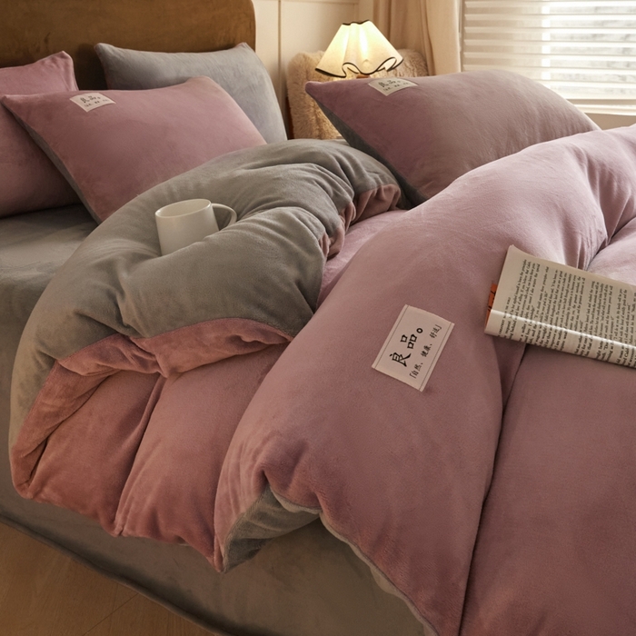 91家纺网 家纺一手货源 找家纺 澳梵家居 2024新款牛奶绒素色双拼四件套--【暖茶系列】 暖茶-芋泥紫