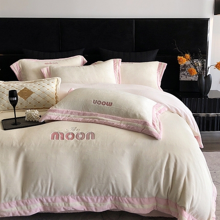 91家纺网 家纺一手货源 找家纺 （总）瑞雪家居 2024新款牛奶绒宽边刺绣四件套-喜奈