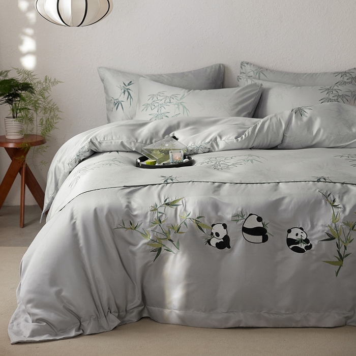 91家纺网 家纺一手货源 找家纺 2025新款亲肤磨毛刺绣四件套-抱竹熊猫 抱竹熊猫-浅灰