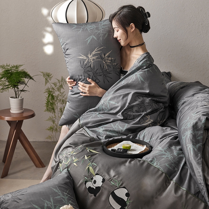 91家纺网 家纺一手货源 找家纺 2025新款亲肤磨毛刺绣四件套-抱竹熊猫 抱竹熊猫-深灰