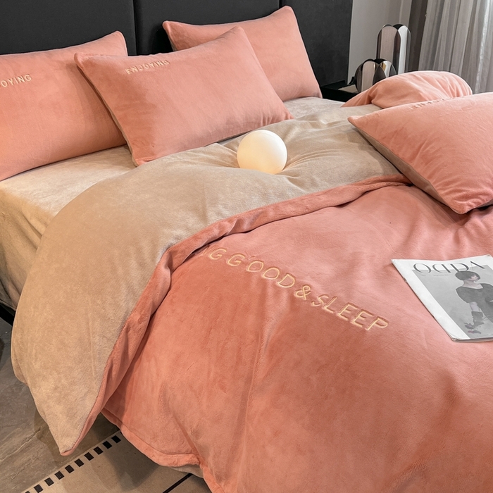 91家纺网 家纺一手货源 找家纺 澳梵家居 2024新款牛奶绒刺绣四件套--【山岚系列】 橙色拼卡其