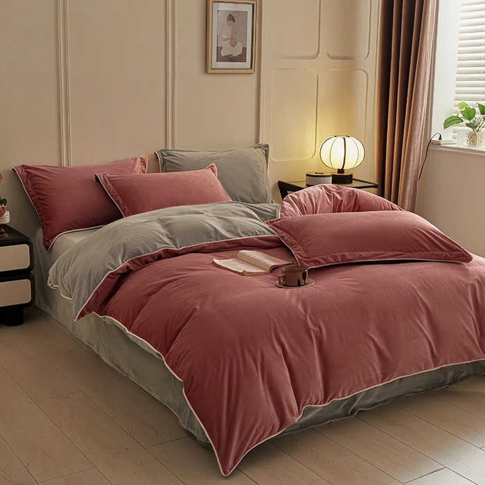 91家纺网 家纺一手货源 找家纺 澳梵家居 澳梵家居 2024新款A类宝宝绒嵌绳款四件套--【雅致系列】 晨曦红+米灰