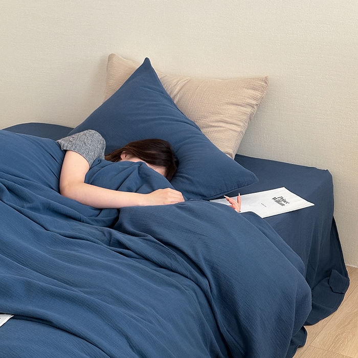 91家纺网 家纺一手货源 找家纺 山舍家居 2024新款全棉极简皱皱双层纱纯色四件套 莱茵蓝