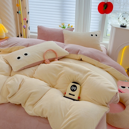 91家纺网 家纺一手货源 找家纺 2024新款牛奶绒毛巾绣四件套-超大大眼睛系列 大眼睛奶黄豆沙