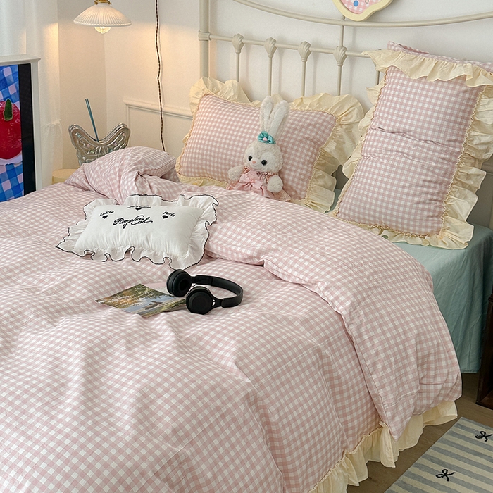 91家纺网 家纺一手货源 找家纺 2024新款花边奶油格子全棉混搭款四件套 酪酪粉桃格