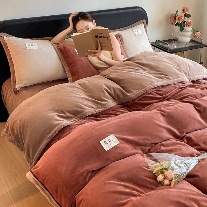 91家纺网 家纺一手货源 找家纺 （总）澳梵家居 2024新款牛奶绒包边嵌绳款双拼四件套