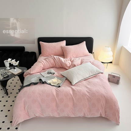 91家纺网 家纺一手货源 找家纺 潘朵拉家纺 2024新款雕花波点系列牛奶绒四件套 波尔卡-胭脂粉