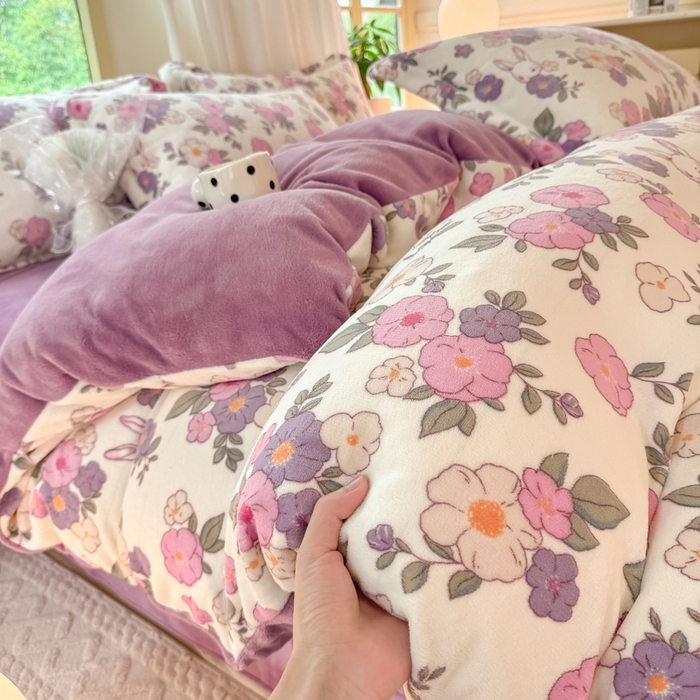 91家纺网 家纺一手货源 找家纺 富之航家纺 2024新款高克重小清新牛奶绒四件套 花园兔-紫