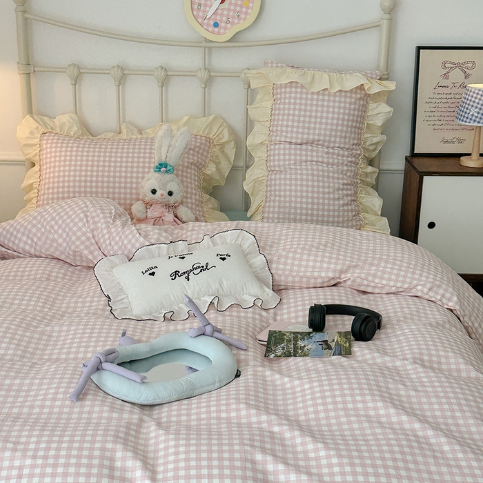 91家纺网 家纺一手货源 找家纺 2024新款花边奶油格子全棉混搭款四件套 酪酪粉桃格