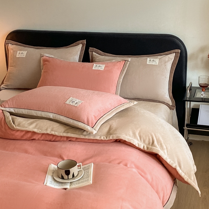 91家纺网 家纺一手货源 找家纺 澳梵家居 2024新款牛奶绒包边嵌绳款双拼四件套 橙色拼米咖