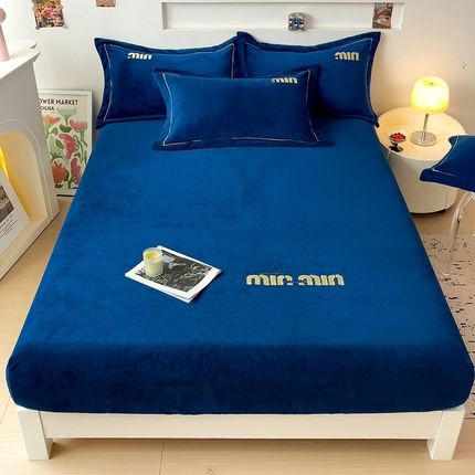 91家纺网 家纺一手货源 找家纺 言熙居 2024新款牛奶绒刺绣纯色360度全包床笠三件套 喵喵-深蓝