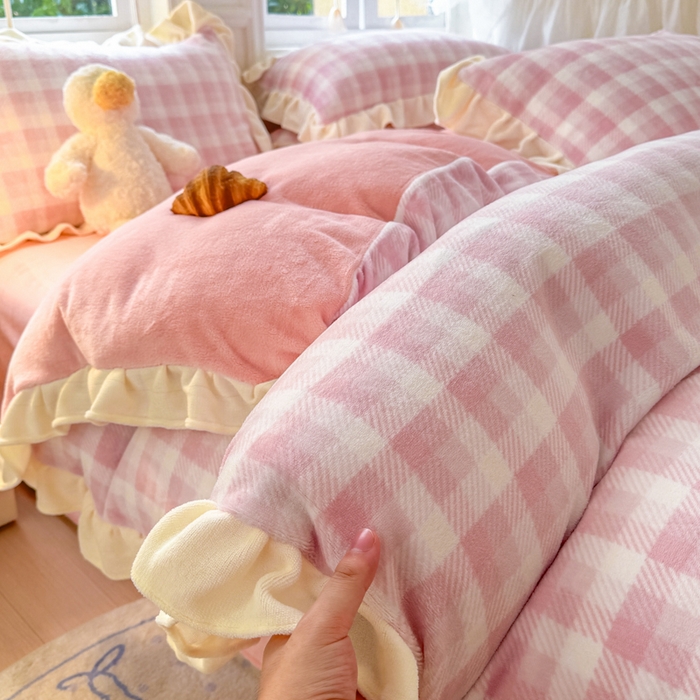91家纺网 家纺一手货源 找家纺 2024新款高克重韩版牛奶绒四件套-奶油格子系列 奶油粉格