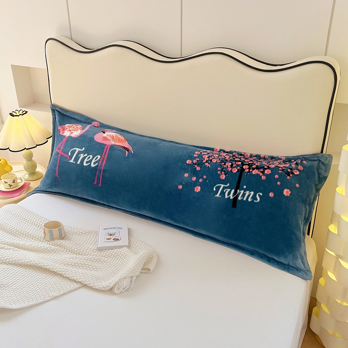 91家纺网 家纺一手货源 找家纺 梦舒羽 2025新款冬季法莱绒枕套牛奶绒1.5m枕头套双人珊瑚绒枕芯套 玫瑰恋人