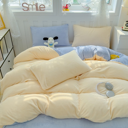 91家纺网 家纺一手货源 找家纺 2024新款高克重亲肤牛奶绒四件套-场景一 奶黄蒂芙尼蓝