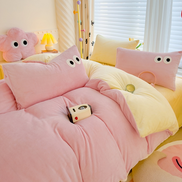 91家纺网 家纺一手货源 找家纺 2024新款牛奶绒毛巾绣四件套-超大大眼睛系列 大眼睛玉黄