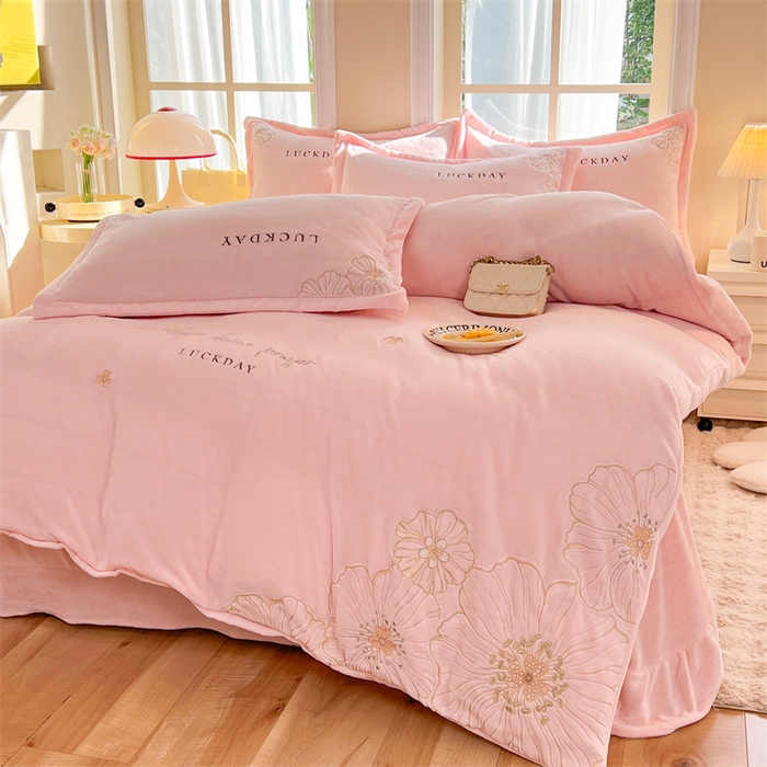 91家纺网 家纺一手货源 找家纺 绒棉世家 2025新款高端牛奶绒刺绣四件套-莫奈花园系列 莫奈花园-粉色