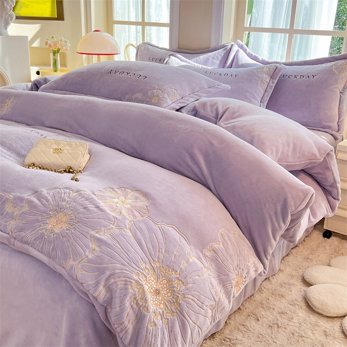 91家纺网 家纺一手货源 找家纺 绒棉世家 2025新款高端牛奶绒刺绣四件套-莫奈花园系列 莫奈花园-紫色