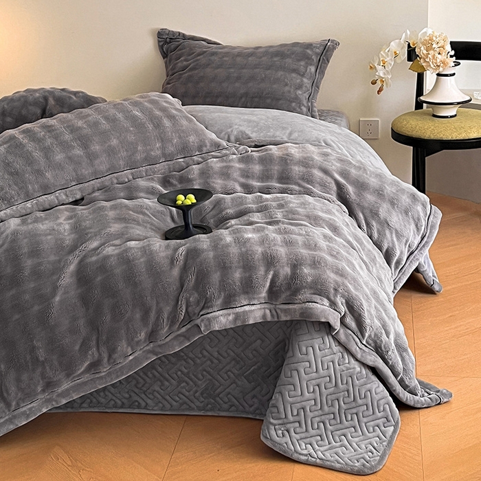 91家纺网 家纺一手货源 找家纺 欧邦 新款A类泡泡绒牛奶绒单被套夹棉床盖单品可组合 泡泡浅灰