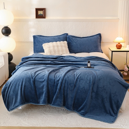 91家纺网 家纺一手货源 找家纺 逸尚阁 2024新款立体雕花绒毛毯 琉璃蓝-毛毯