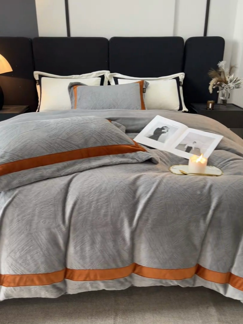 91家纺网 家纺一手货源 找家纺 吾诺家居 2024新款立体彩雕绒牛奶绒四件套-绽放系列 叶纹灰